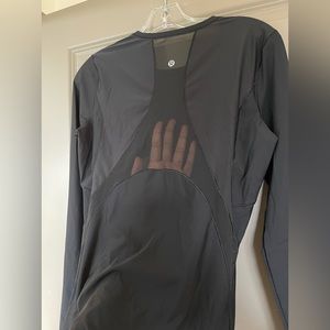 Black lululemon running shirt